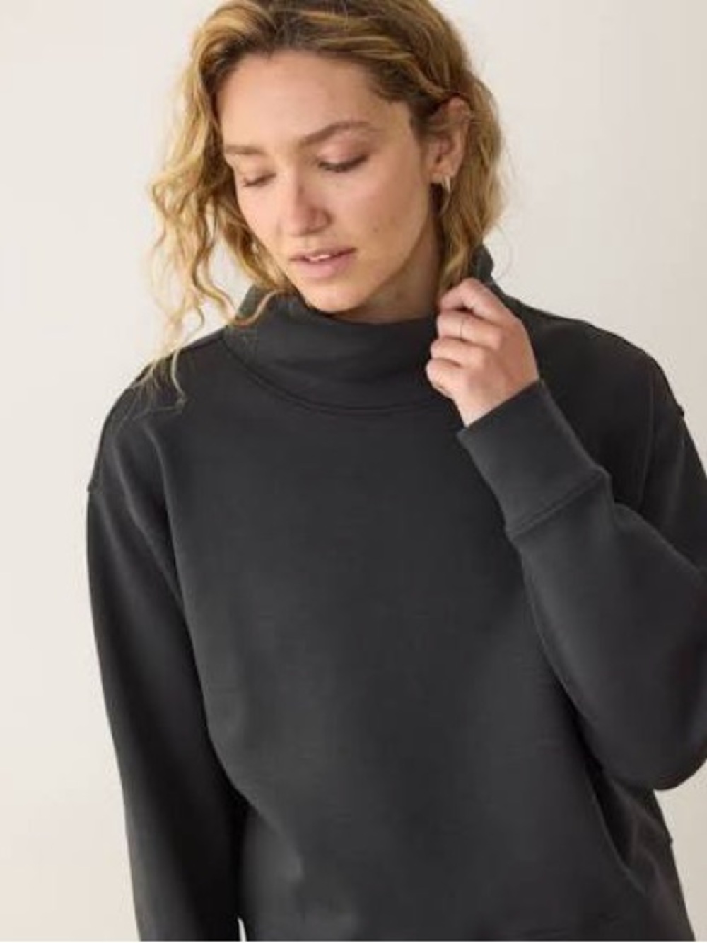 Aerie mock neck or funnel neck pullover sweatshirt Size Small